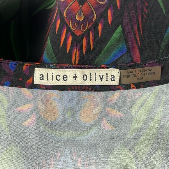 Alice + Olivia button front v neck peacock print long sleeve blouse size medium - Picture 4 of 10